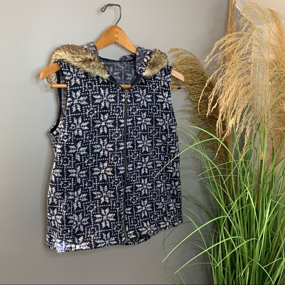 Patterned Hooded Vest - Picture 3 of 10